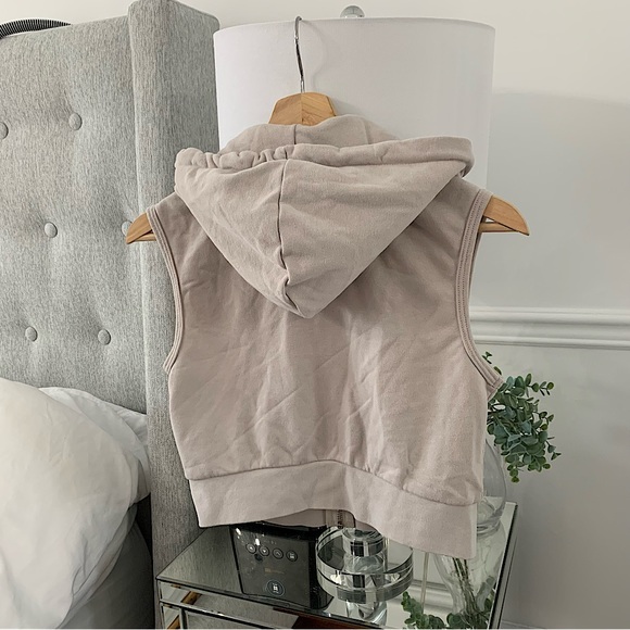 🤍 H&M | Beige cropped sleeveless vest - Picture 4 of 7